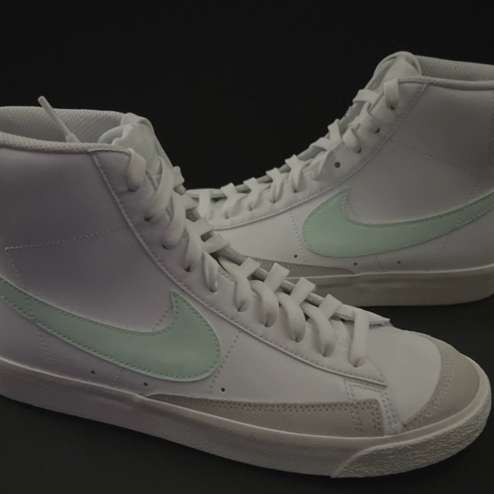 Nike Size 7 Y Boys Men White Green High-Top Sneakers BLAZER MID 77